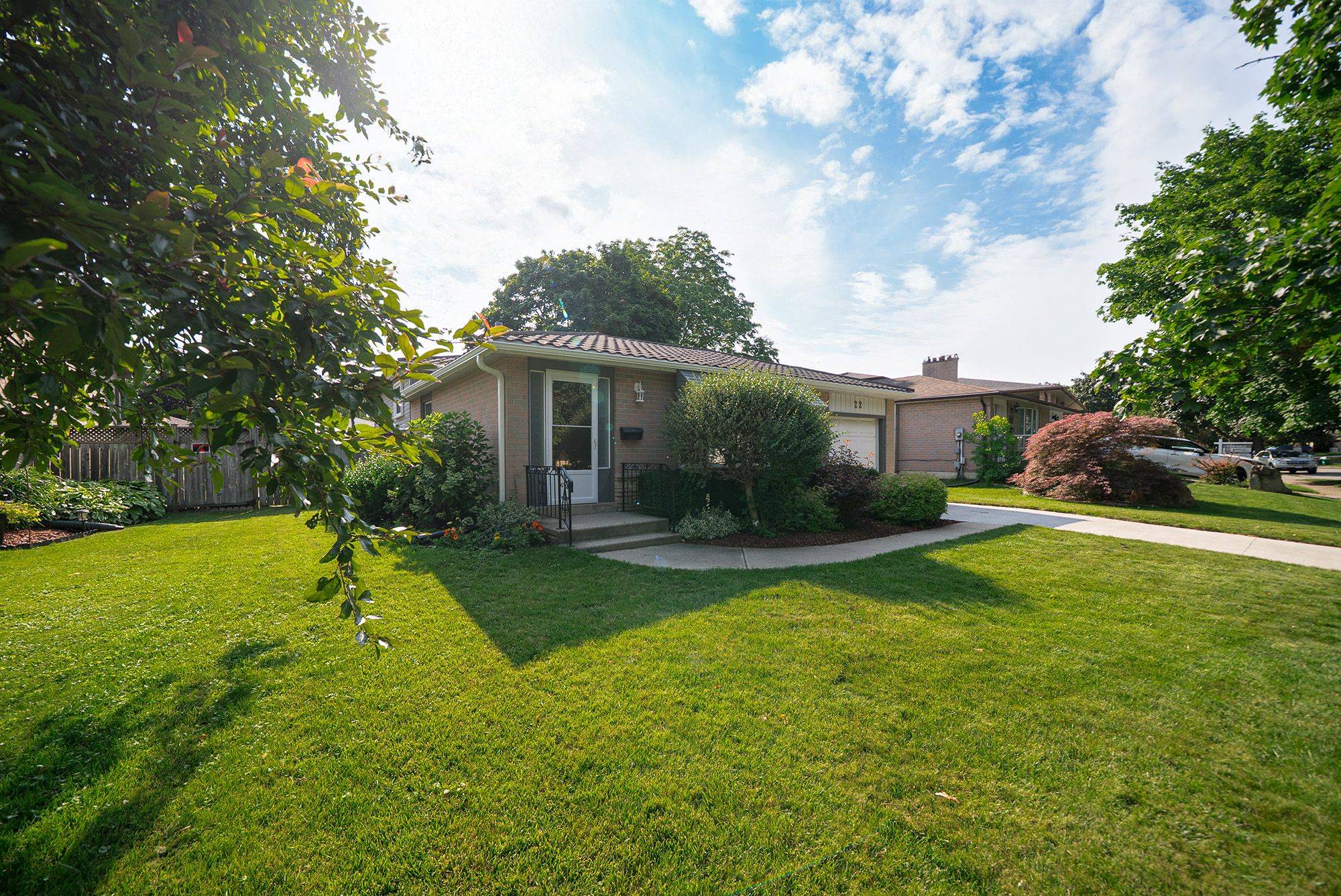 Brantford, ON N3R 3R6,22 Sprucehill DR