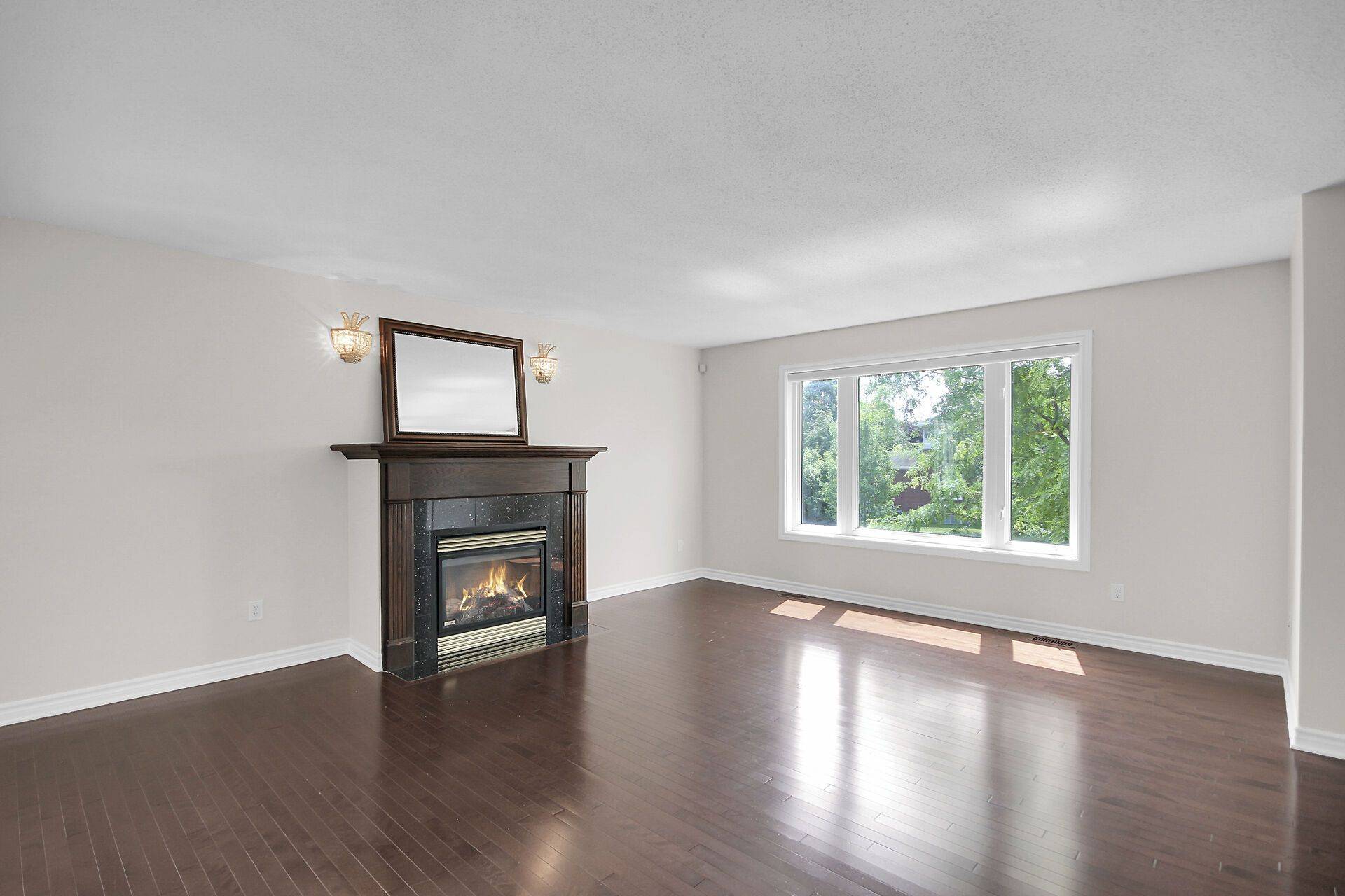 Kanata, ON K2K 3L4,20 Edenvale DR #5