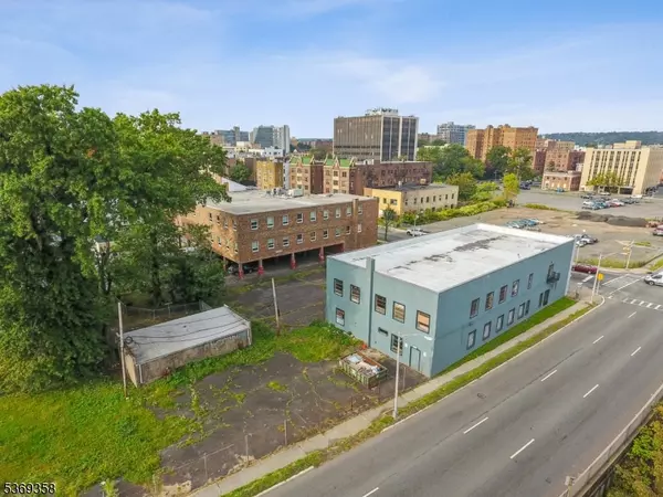 East Orange City, NJ 07018,62 Halsted St #2