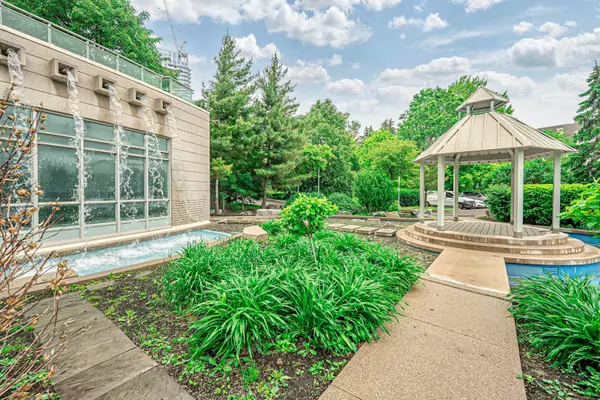 Toronto C14, ON M2N 4K3,60 Byng AVE #811