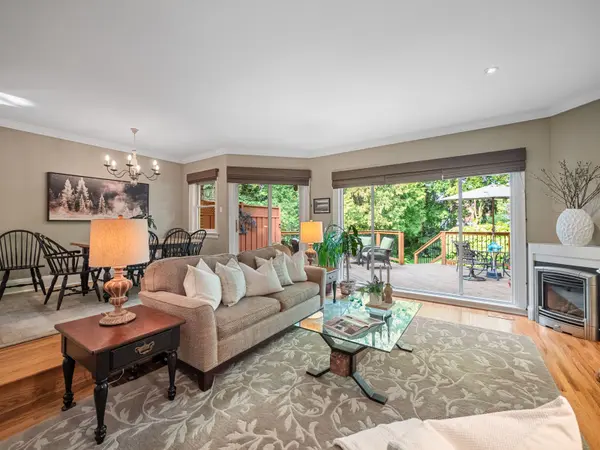 37 Heather RD, Toronto C11, ON M4G 3G2