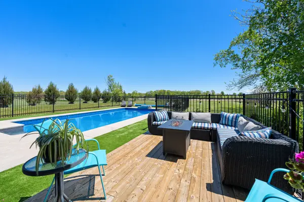 271 Mountain RD, Grimsby, ON L3M 4E7