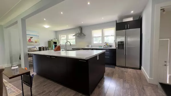Welland, ON L3C 3B2,417 Clare AVE