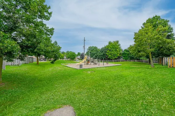 Guelph, ON N1H 8B4,40 Imperial RD N #8