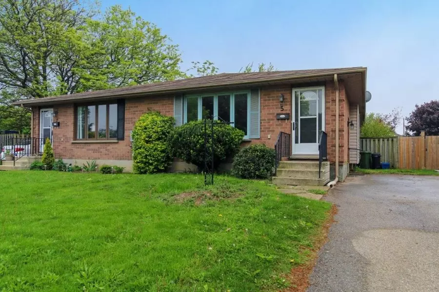5 Golding PL, St. Thomas, ON N5R 6B6