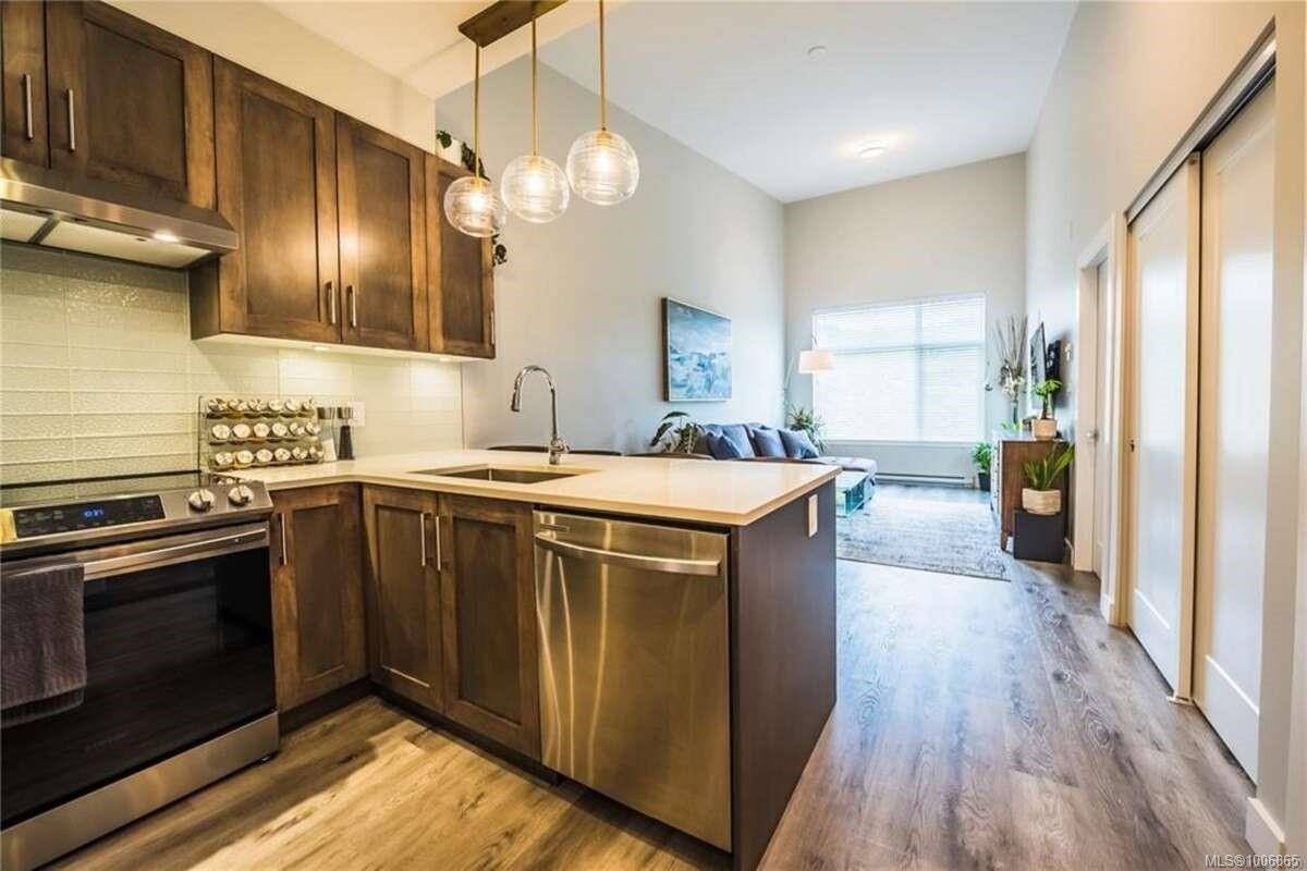Nanaimo, BC V9R 0K4,20 Barsby Ave #514
