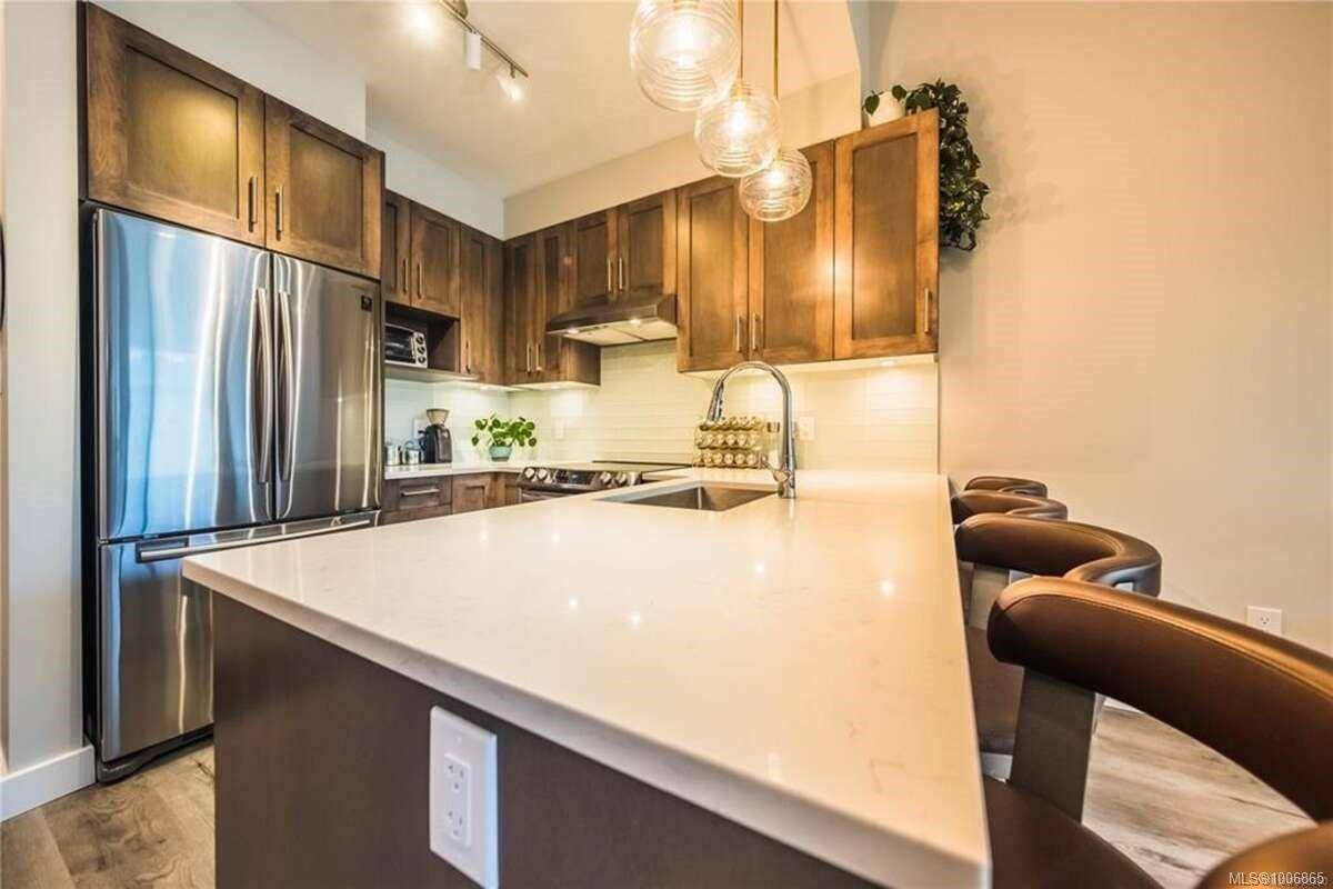 Nanaimo, BC V9R 0K4,20 Barsby Ave #514