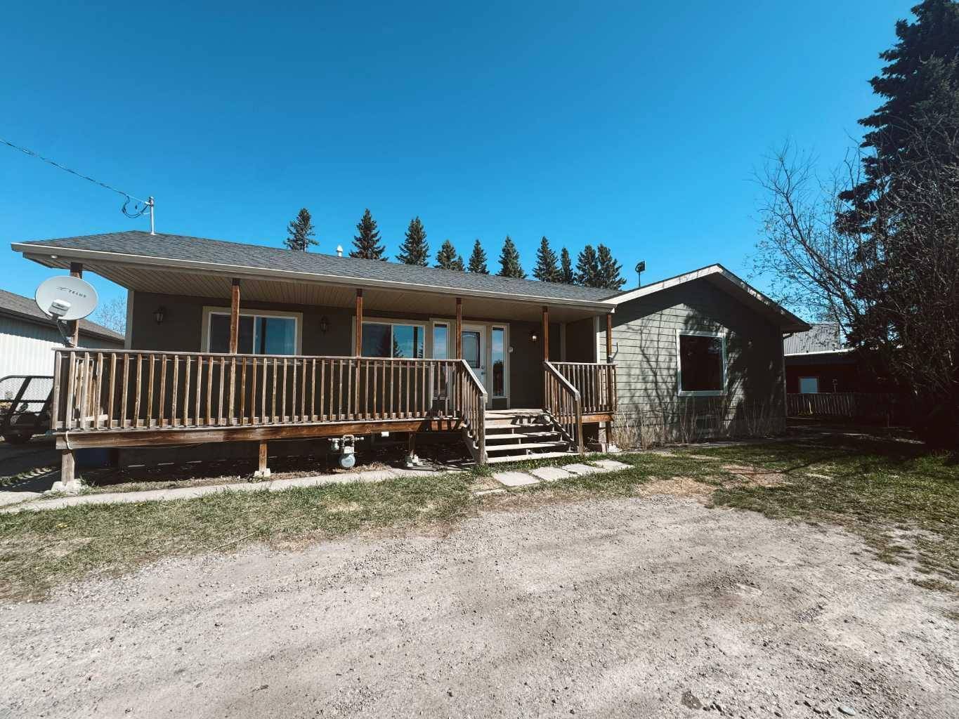 704 Main AVE W, Sundre, AB T0M1X0