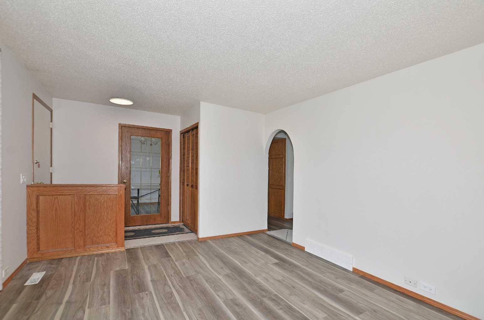 Calgary, AB T2A 2S9,4207 Maryvale DR NE