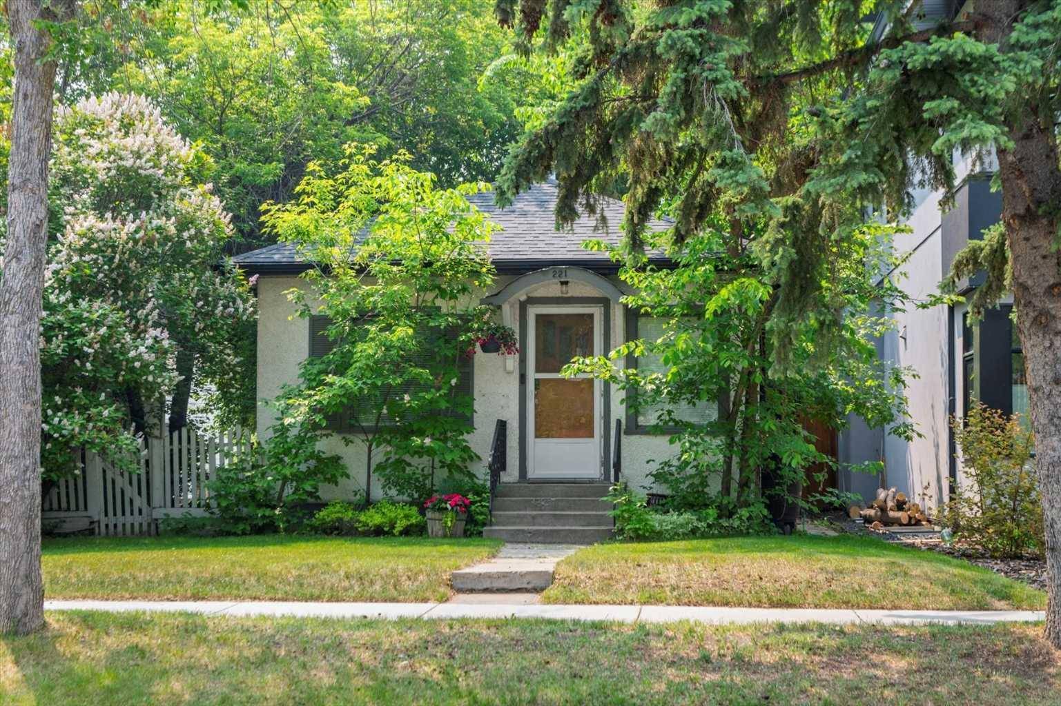 221 5 AVE Northeast, Calgary, AB T2E 0K7