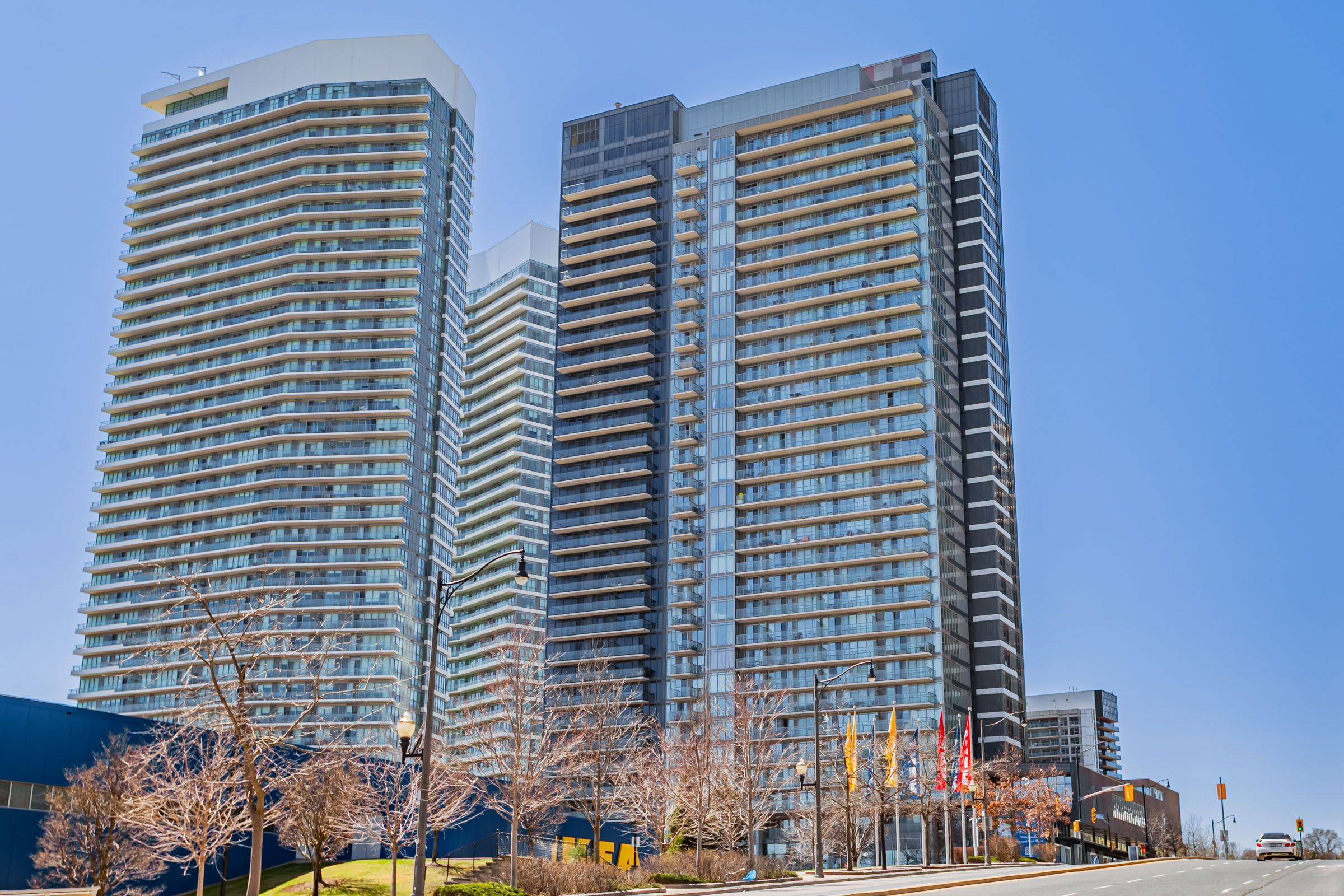 121 McMahon DR #703, Toronto C15, ON M2K 0C1