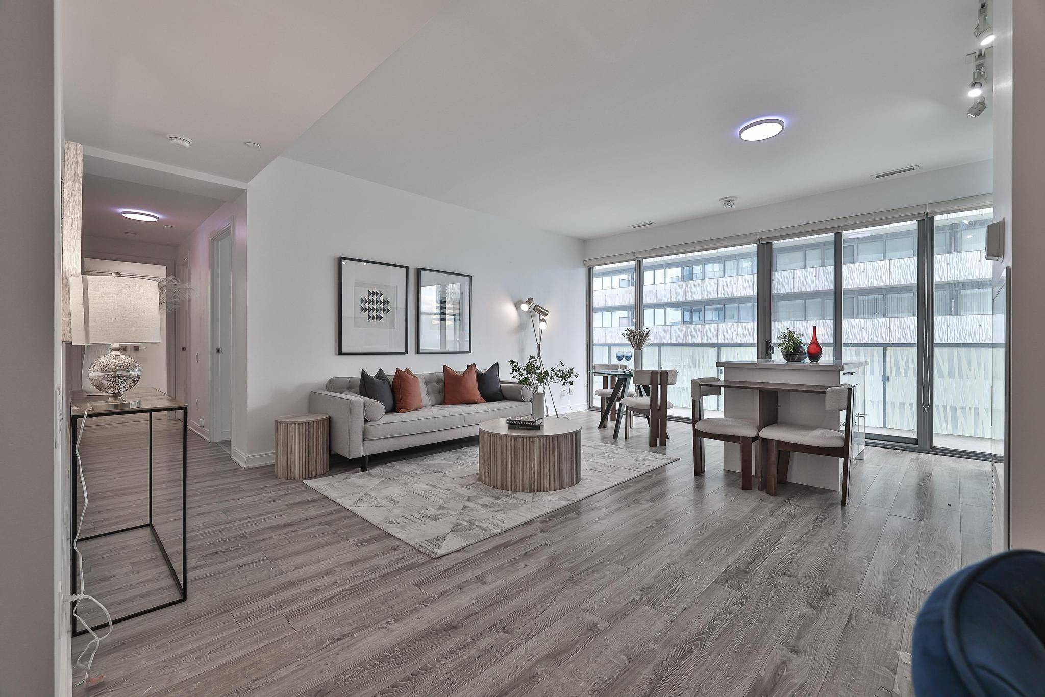 Toronto C08, ON M4Y 1T1,50 Charles ST E #3707