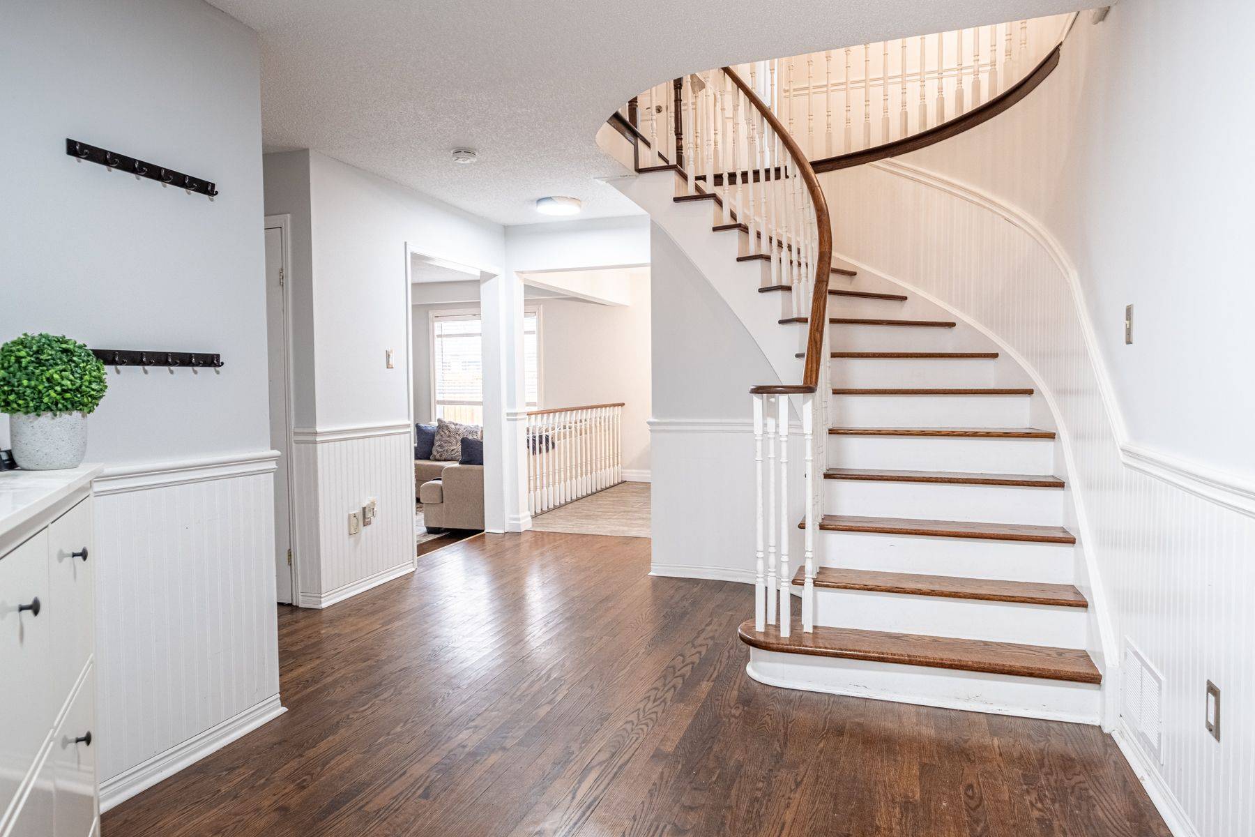 Clarington, ON L1B 1E8,27 Doncaster CRES