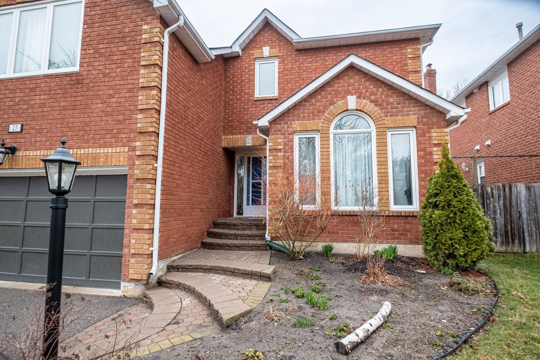 Clarington, ON L1B 1E8,27 Doncaster CRES