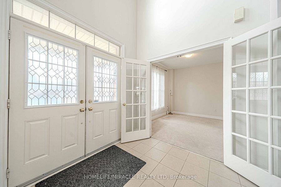 Oshawa, ON L1K 0B1,1811 Esterbrooke DR #Main & Upper