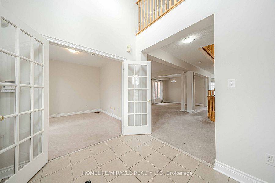 Oshawa, ON L1K 0B1,1811 Esterbrooke DR #Main & Upper