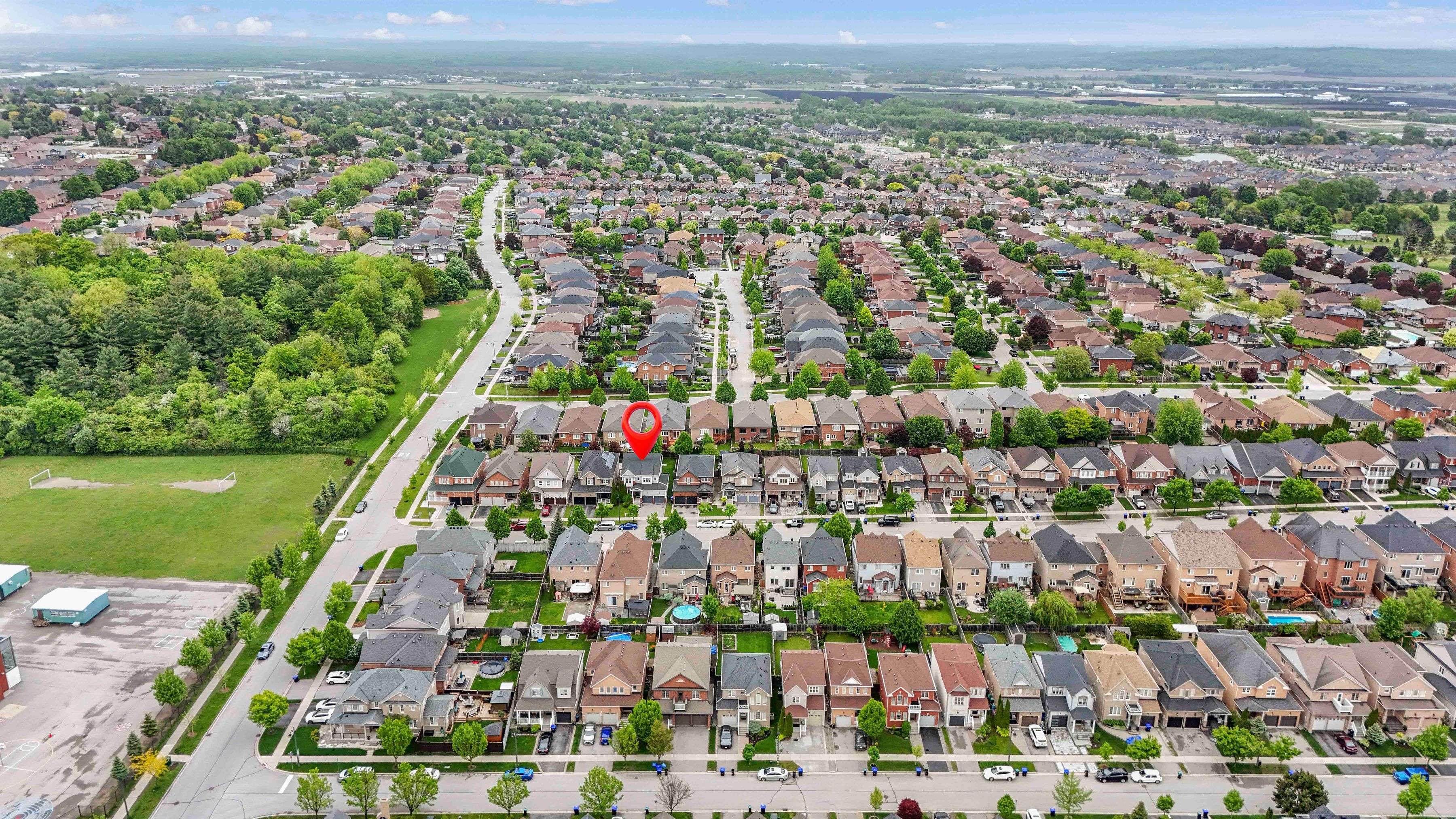 Bradford West Gwillimbury, ON L3Z 0A3,9 Booth ST