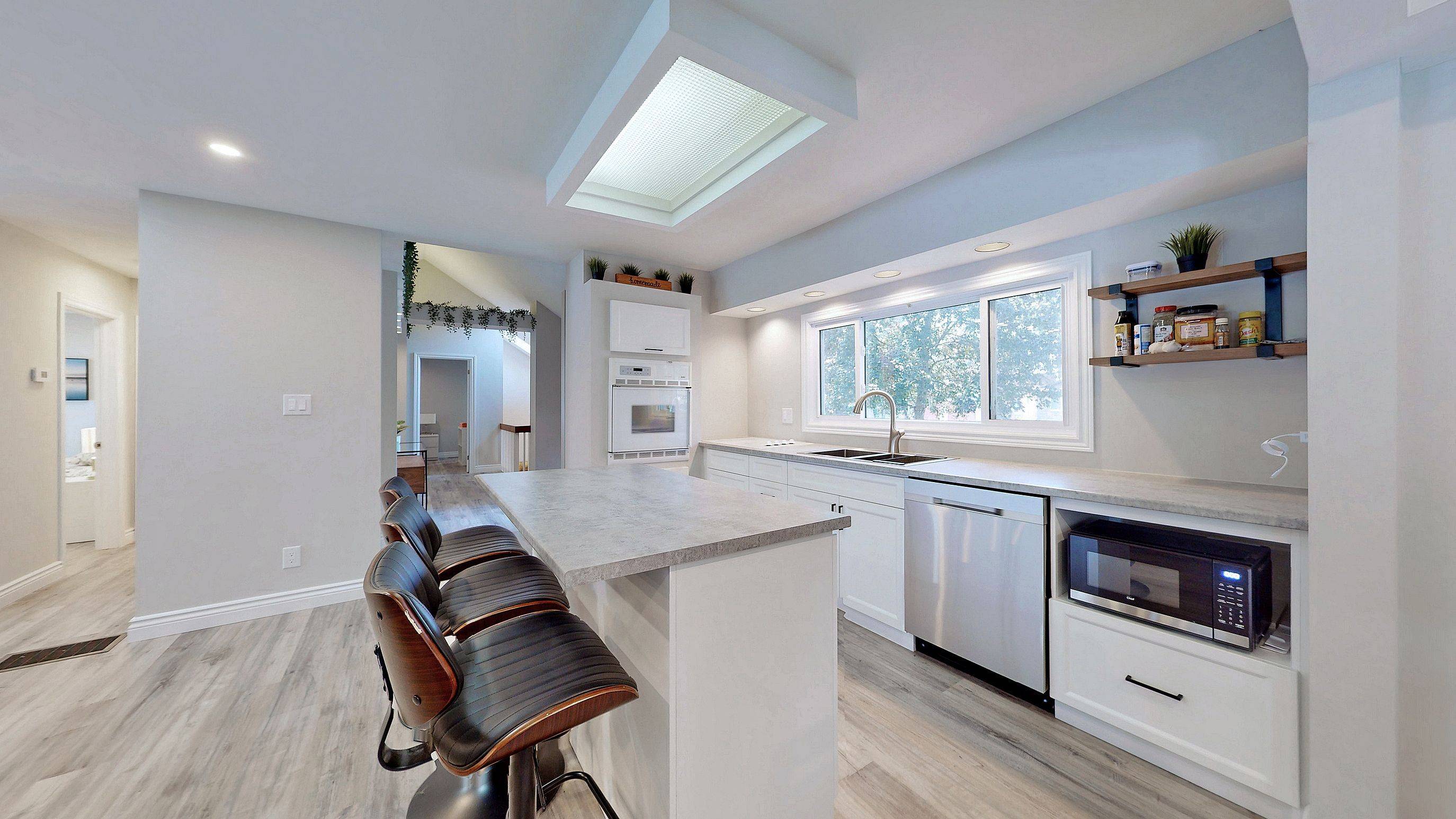 Orillia, ON L3V 6P1,743 Broadview AVE