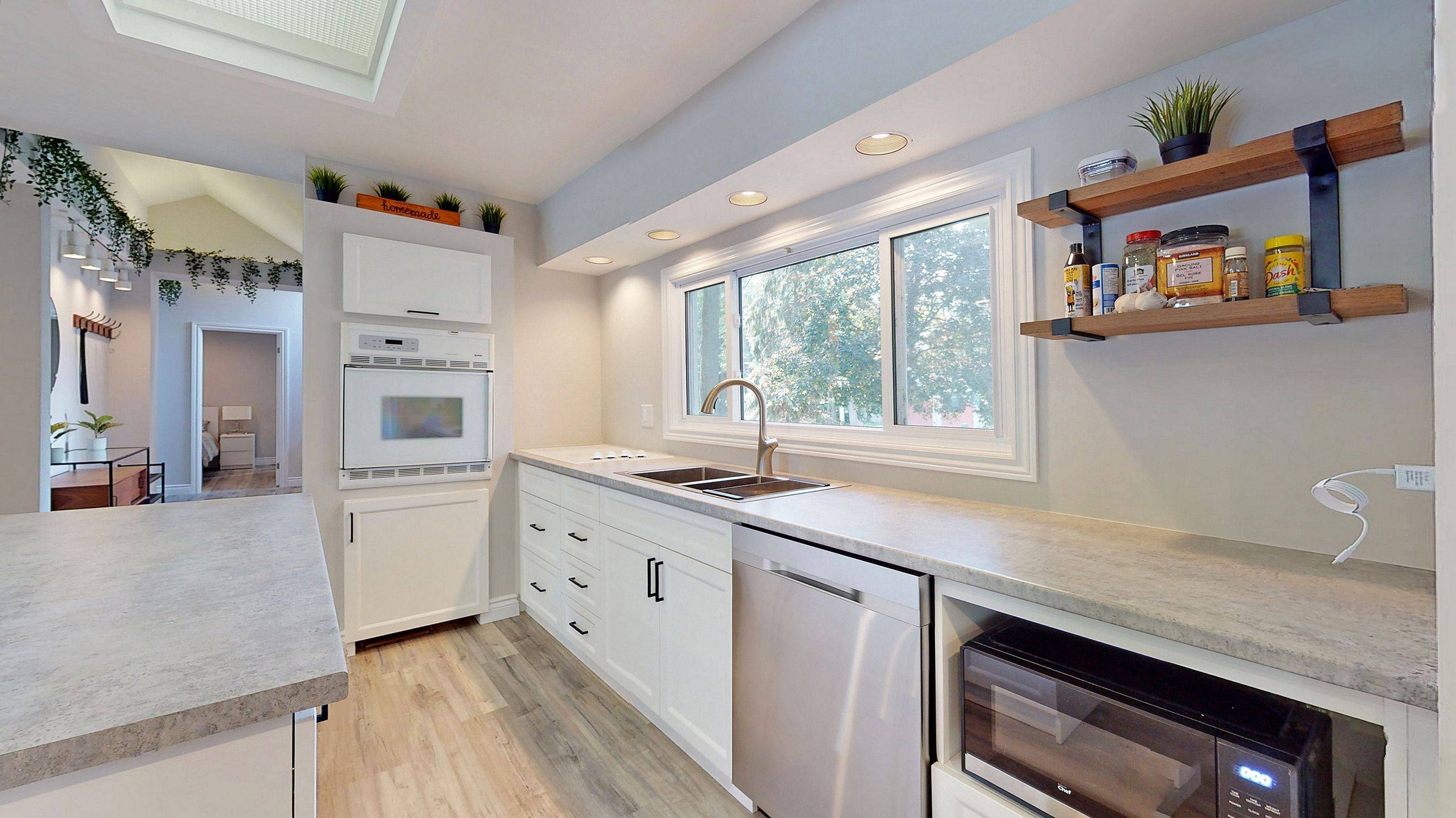 Orillia, ON L3V 6P1,743 Broadview AVE