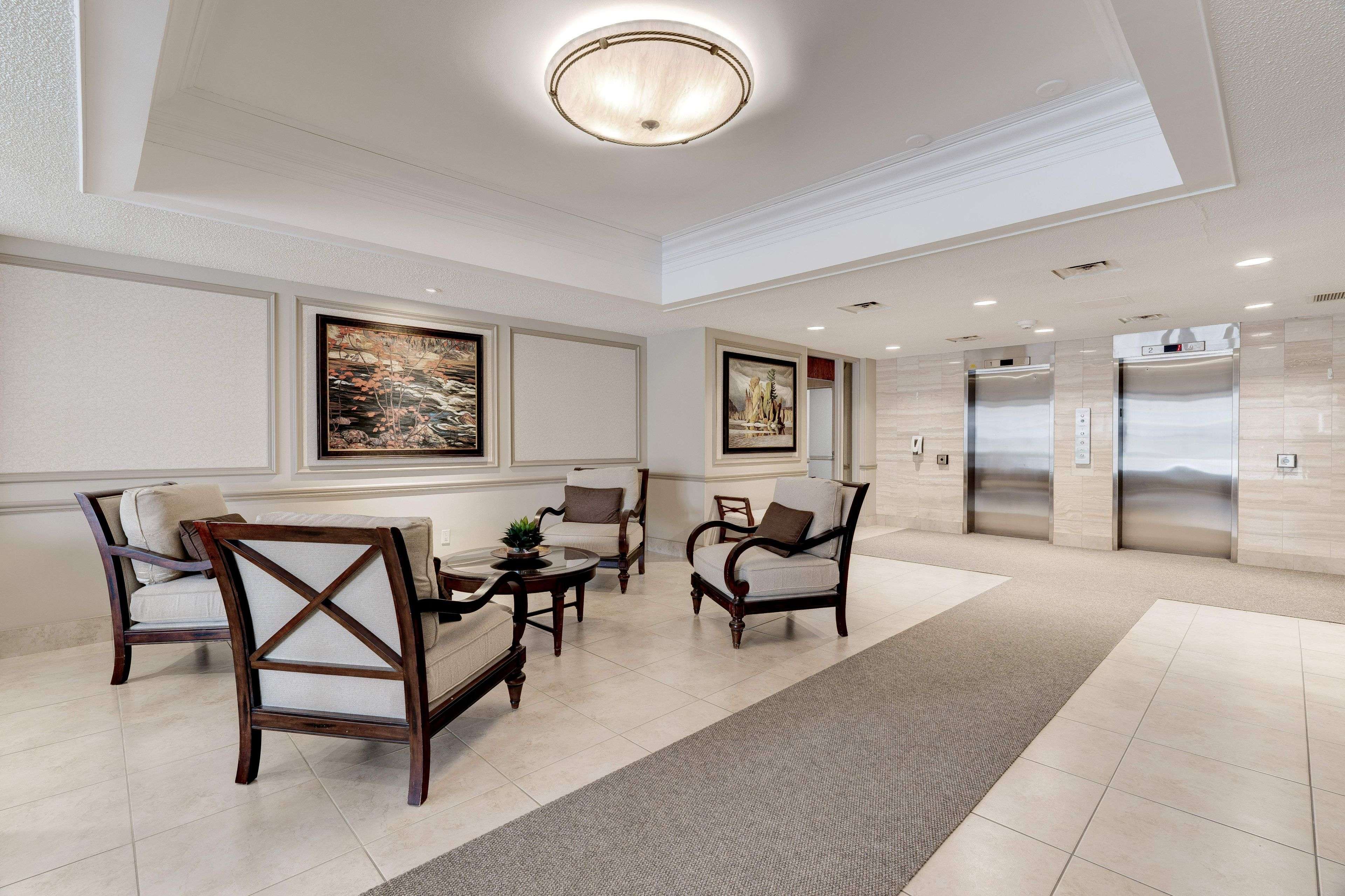 Oakville, ON L6L 5L5,2175 Marine DR #903