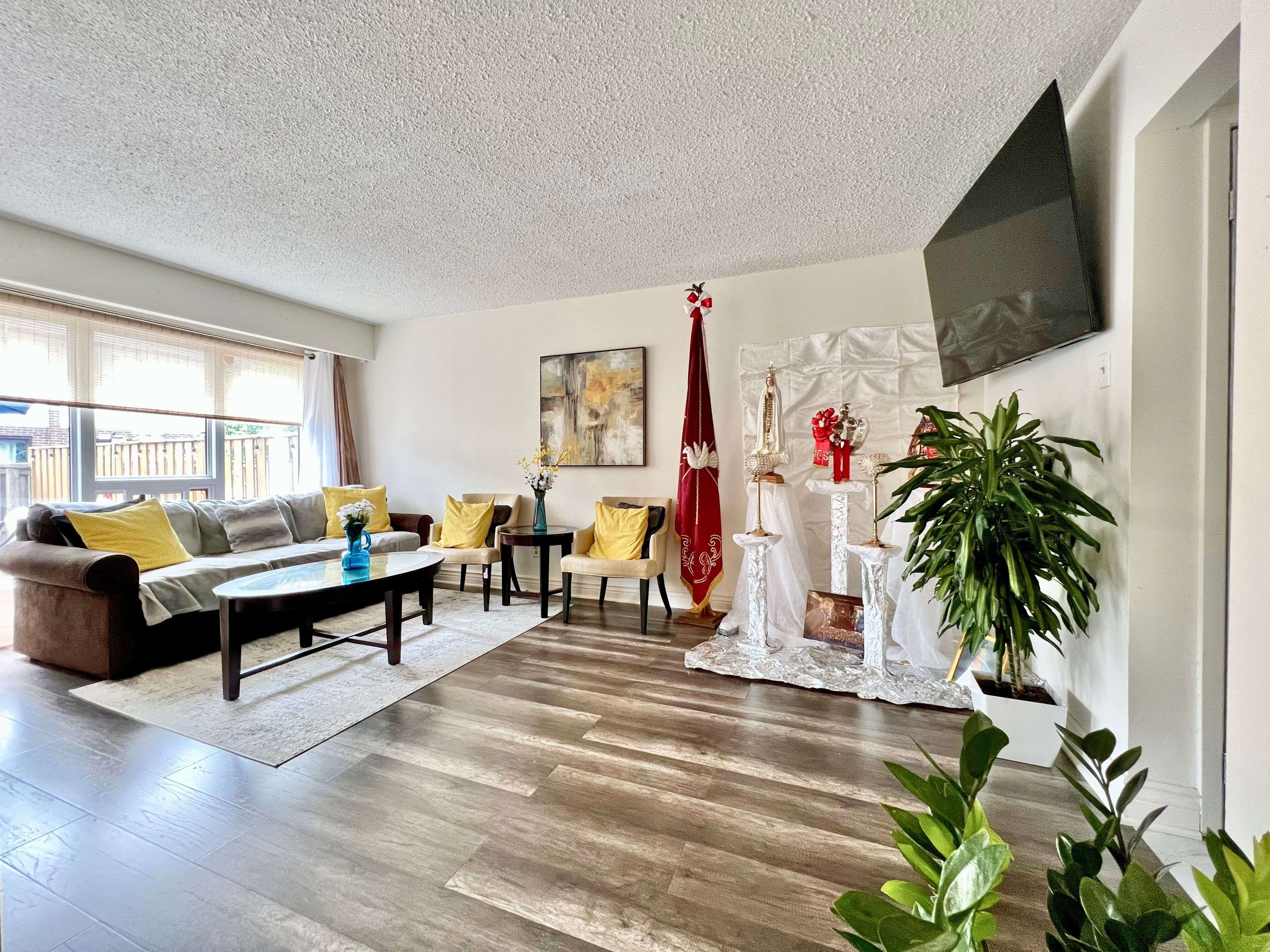 Brampton, ON L6V 3H6,25 Baronwood CT