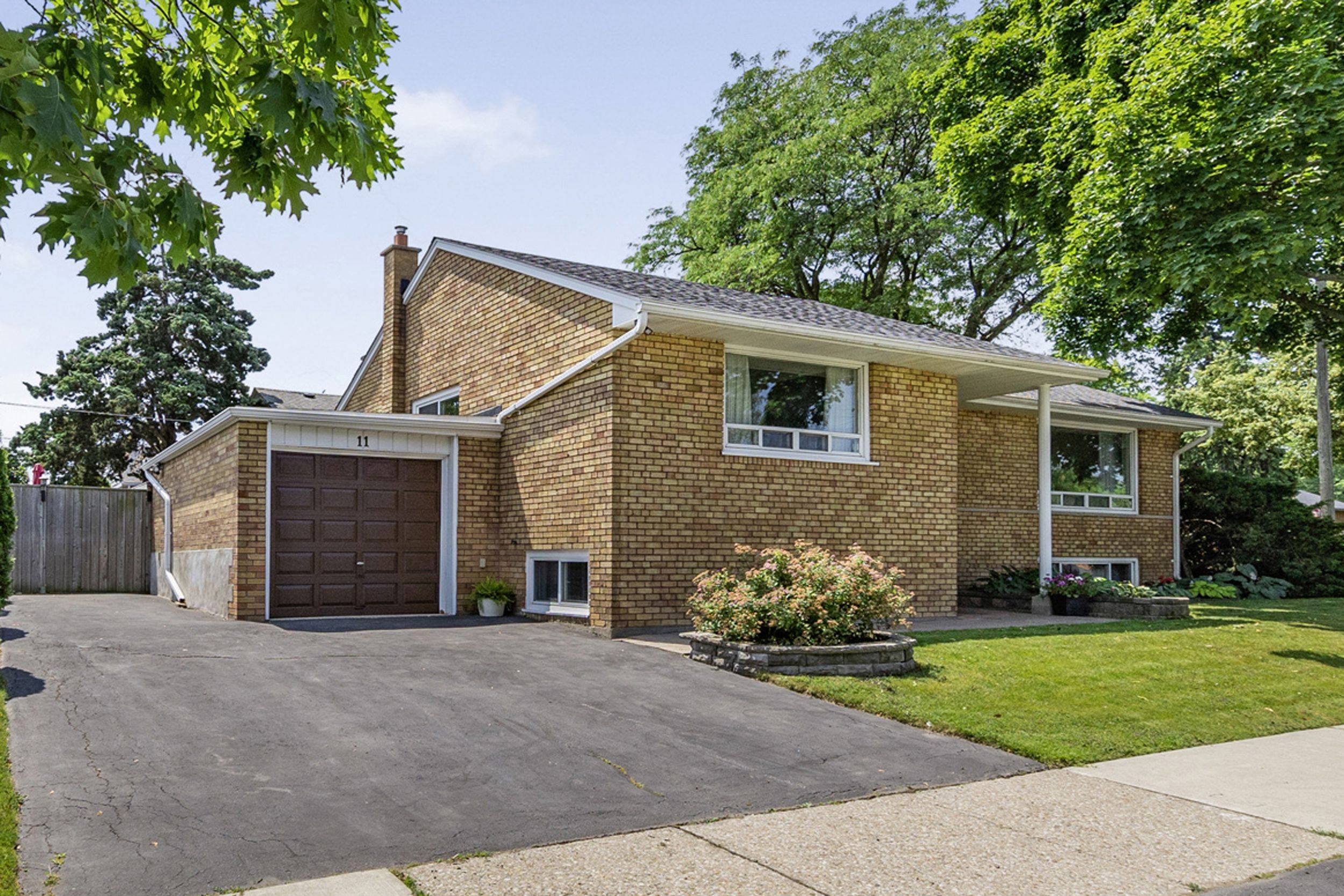 Toronto W09, ON M9R 1N1,11 Nugent RD