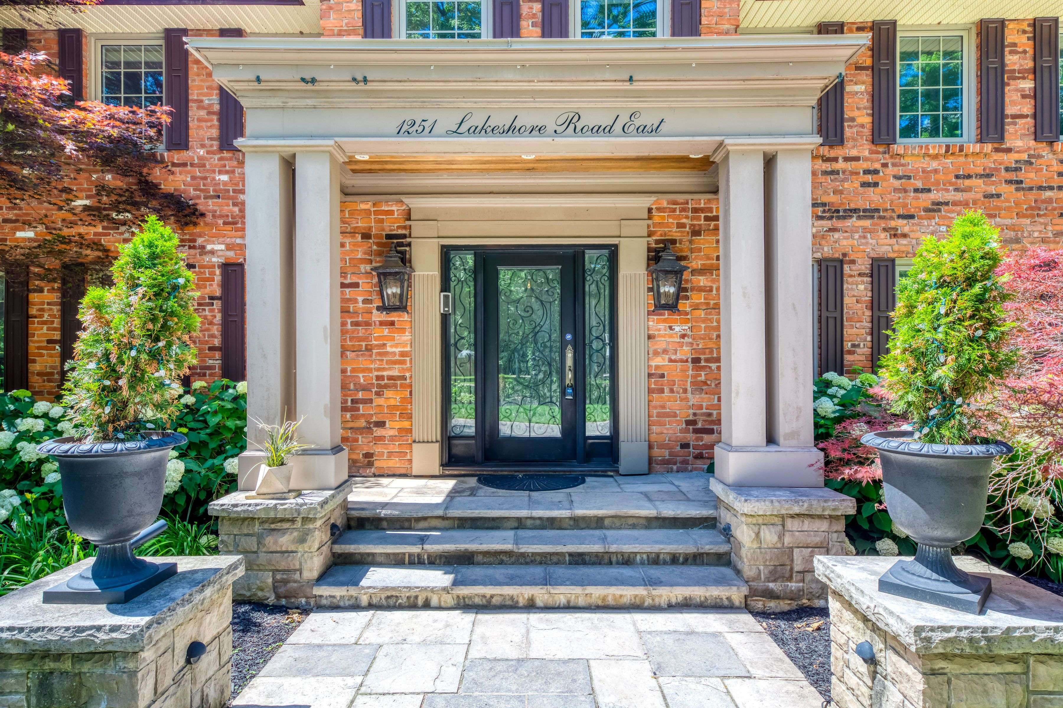 Oakville, ON L6J 1L5,1251 Lakeshore RD E