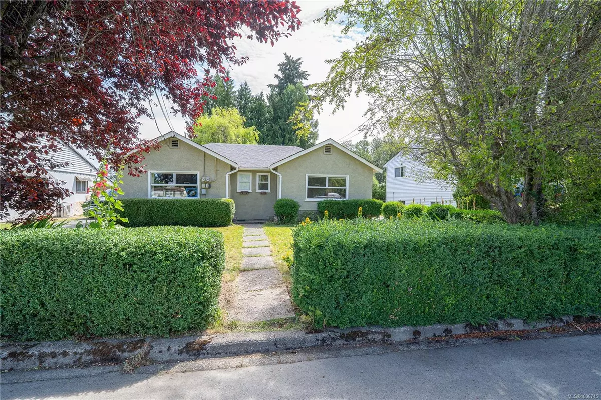 Duncan, BC V9L 3J2,130 & 132 Beech Ave