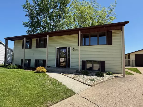 8301 Farnham Drive, Machesney Park, IL 61115