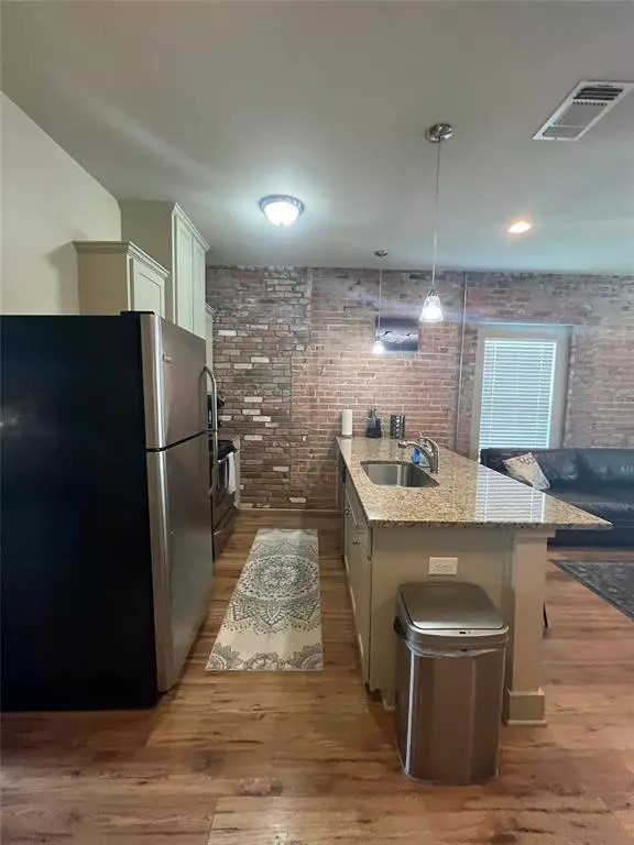 Fort Worth, TX 76104,919 Alston Avenue #203