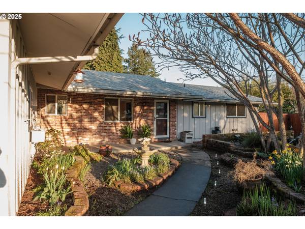 1141 NE SPRINGWOOD DR, Albany, OR 97321