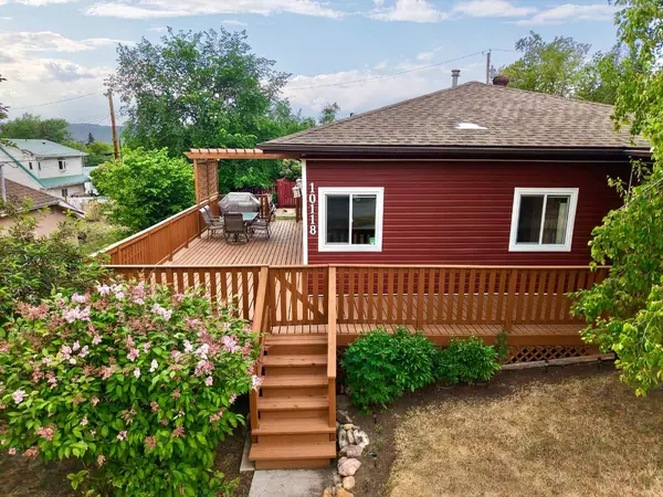 10118 107 AVE, Peace River, AB T8S 1L4