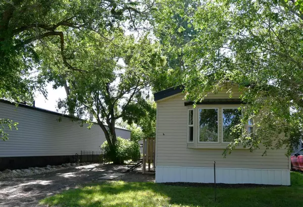 16 Greenbrook Mobile VLG E, Brooks, AB T1R0R6