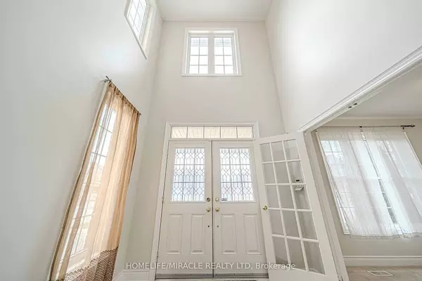 Oshawa, ON L1K 0B1,1811 Esterbrooke DR #Main & Upper