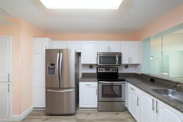 Tamarac, FL 33321,9511 Weldon Cir #414