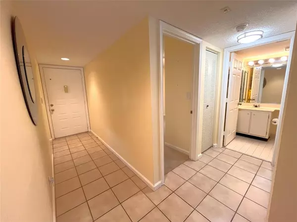 Tamarac, FL 33321,7334 N Devon Dr #108