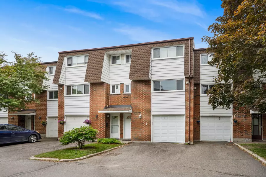 2296 Orient Park DR #8, Blackburn Hamlet, ON K1B 4N6