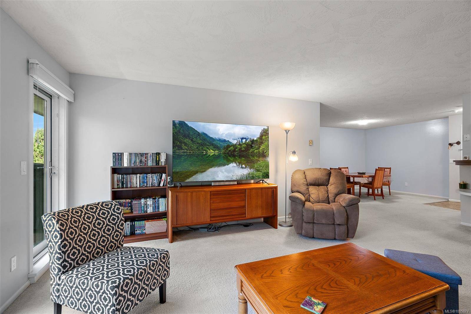 Saanich, BC V8X 1H8,3880 Quadra St #306