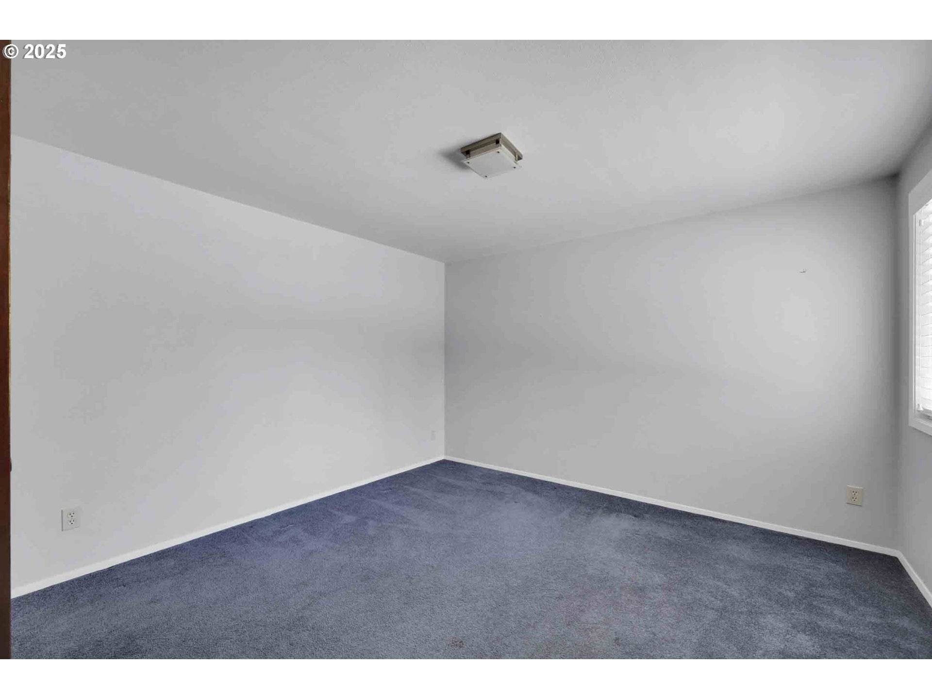 Eugene, OR 97405,947 HIWAN CT