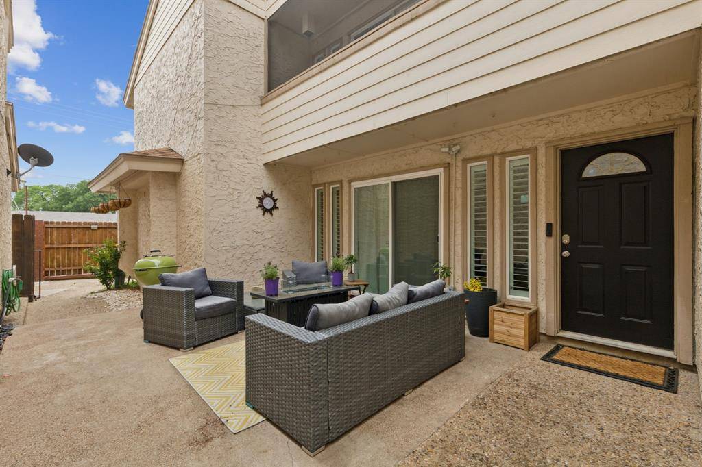 4 Oakbrook Drive, Lewisville, TX 75057