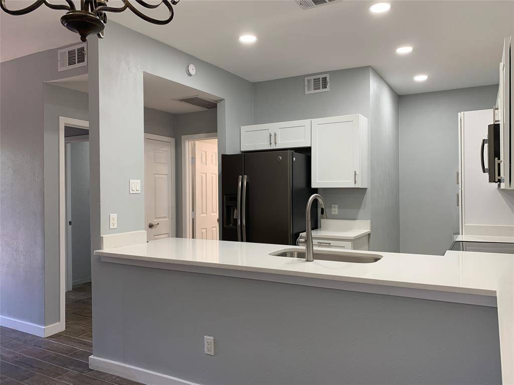 Dallas, TX 75231,8601 Park Lane #414