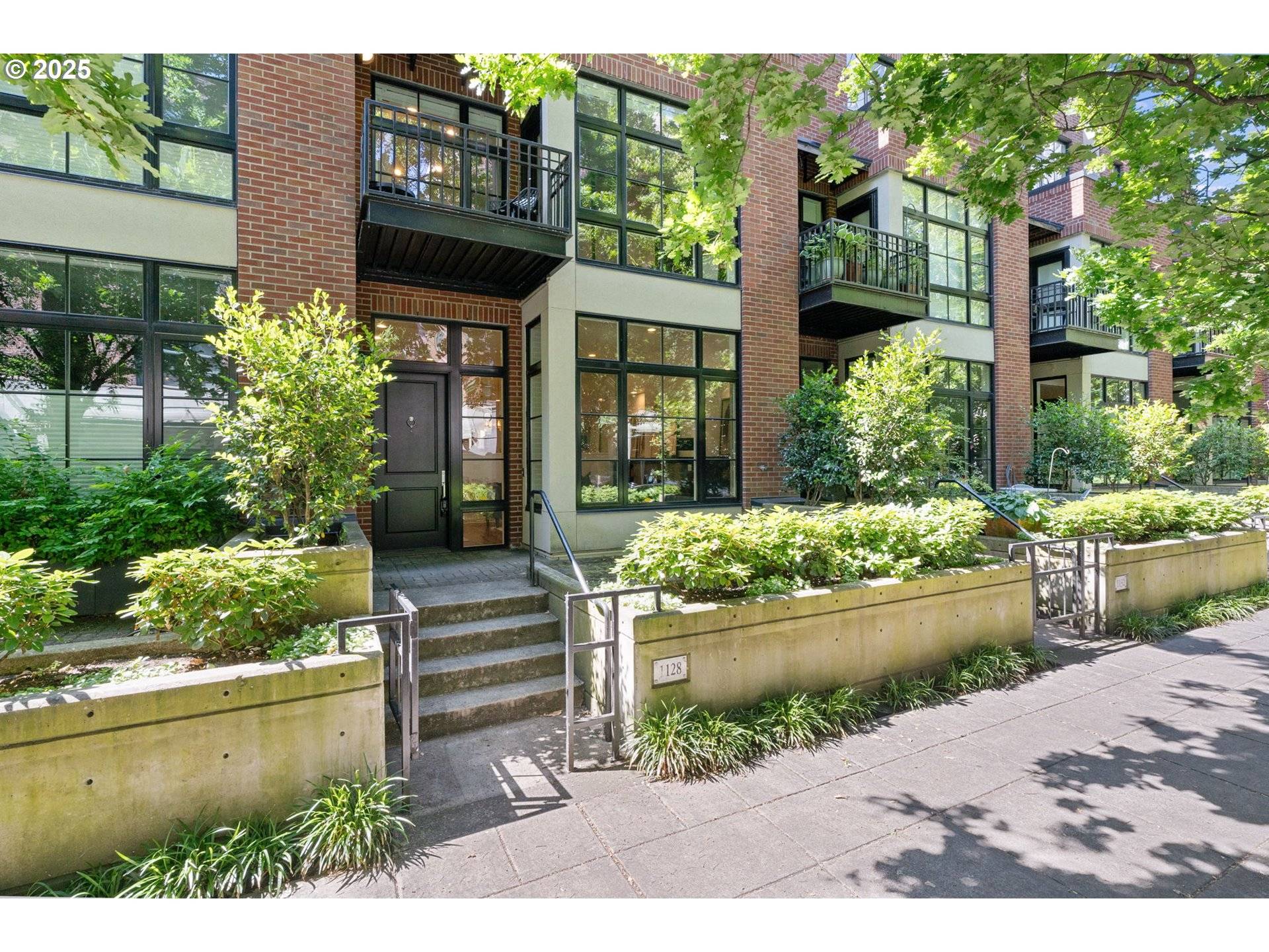 Portland, OR 97209,1128 NW JOHNSON ST #107
