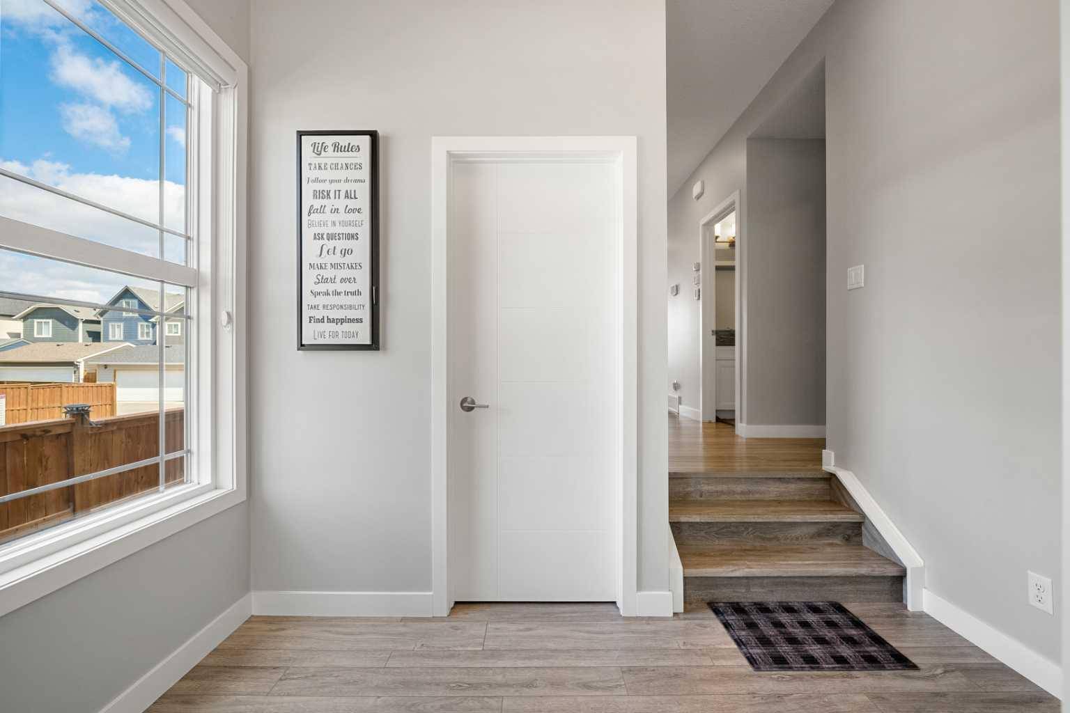 Calgary, AB T3M 2Z9,212 Magnolia Heath SE