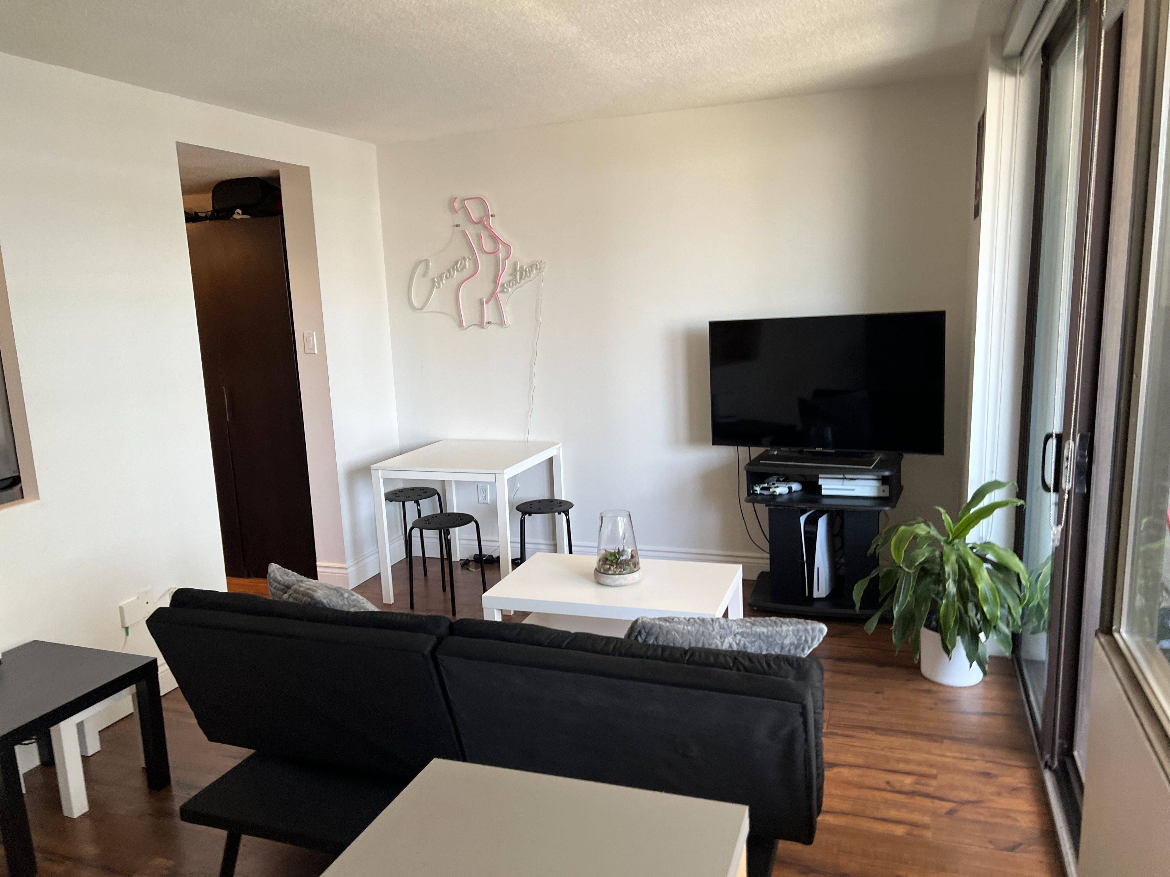 Toronto C01, ON M5S 2T9,720 Spadina AVE #1011