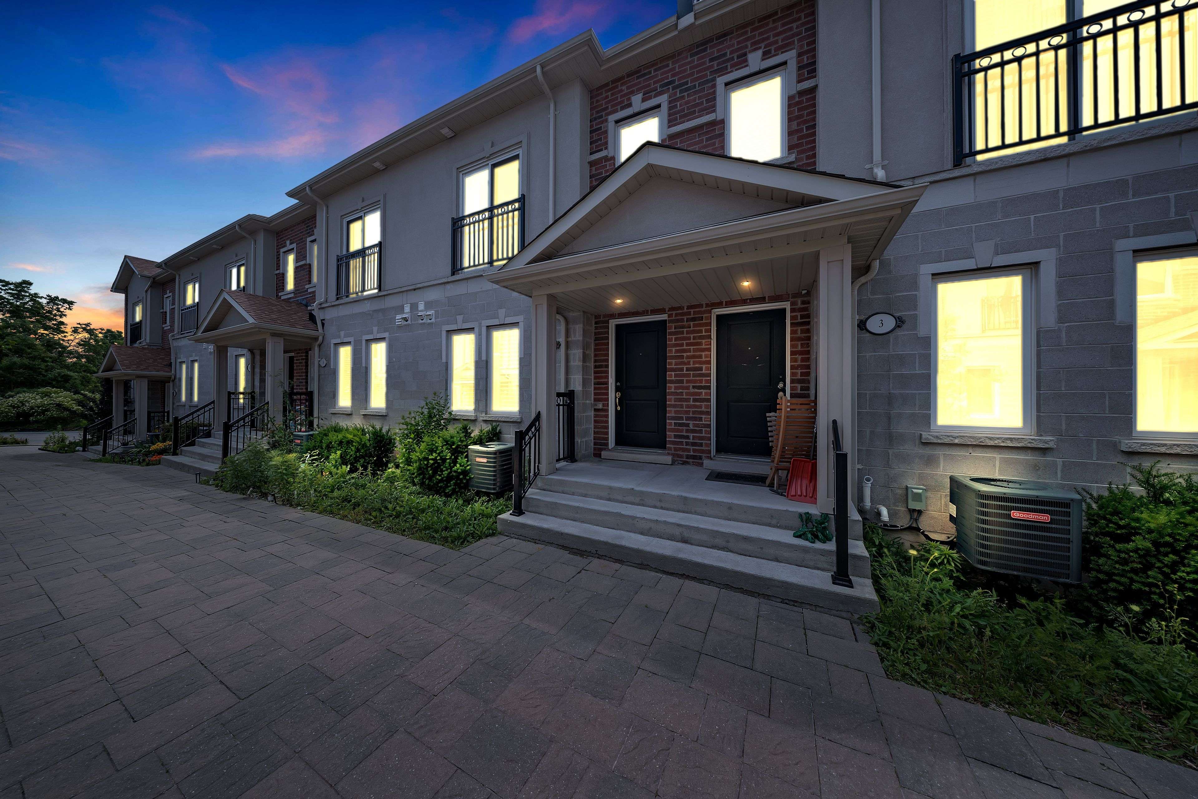 1060 St. Hilda's WAY, Whitby, ON L1N 0L3