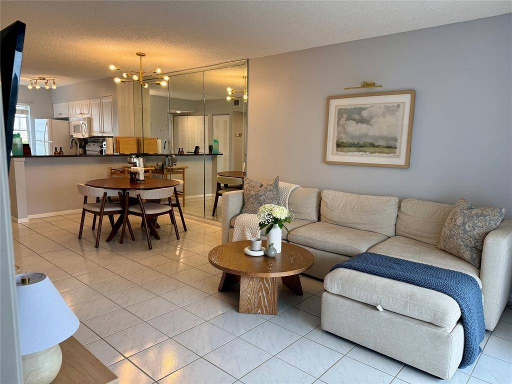Pompano Beach, FL 33069,2222 N Cypress Bend Dr #408