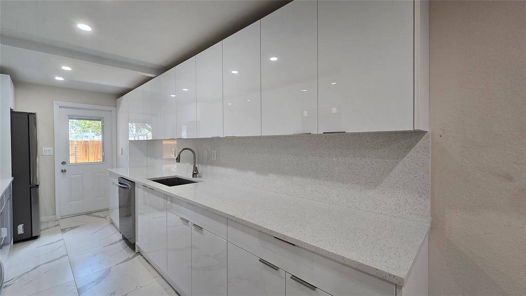 Hollywood, FL 33021,2421 N 40th Ave #107