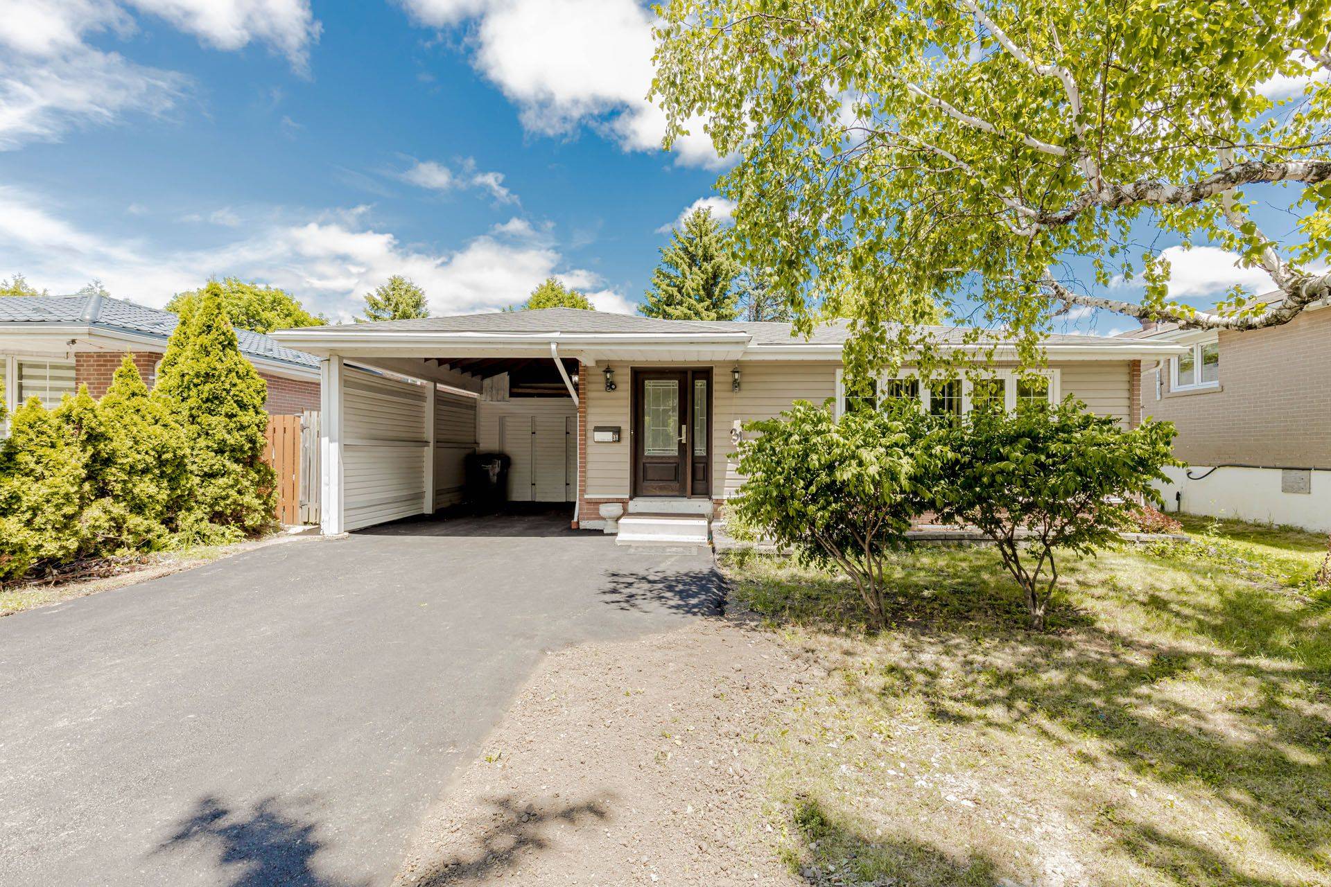 Brampton, ON L6T 2L5,31 Braemar DR