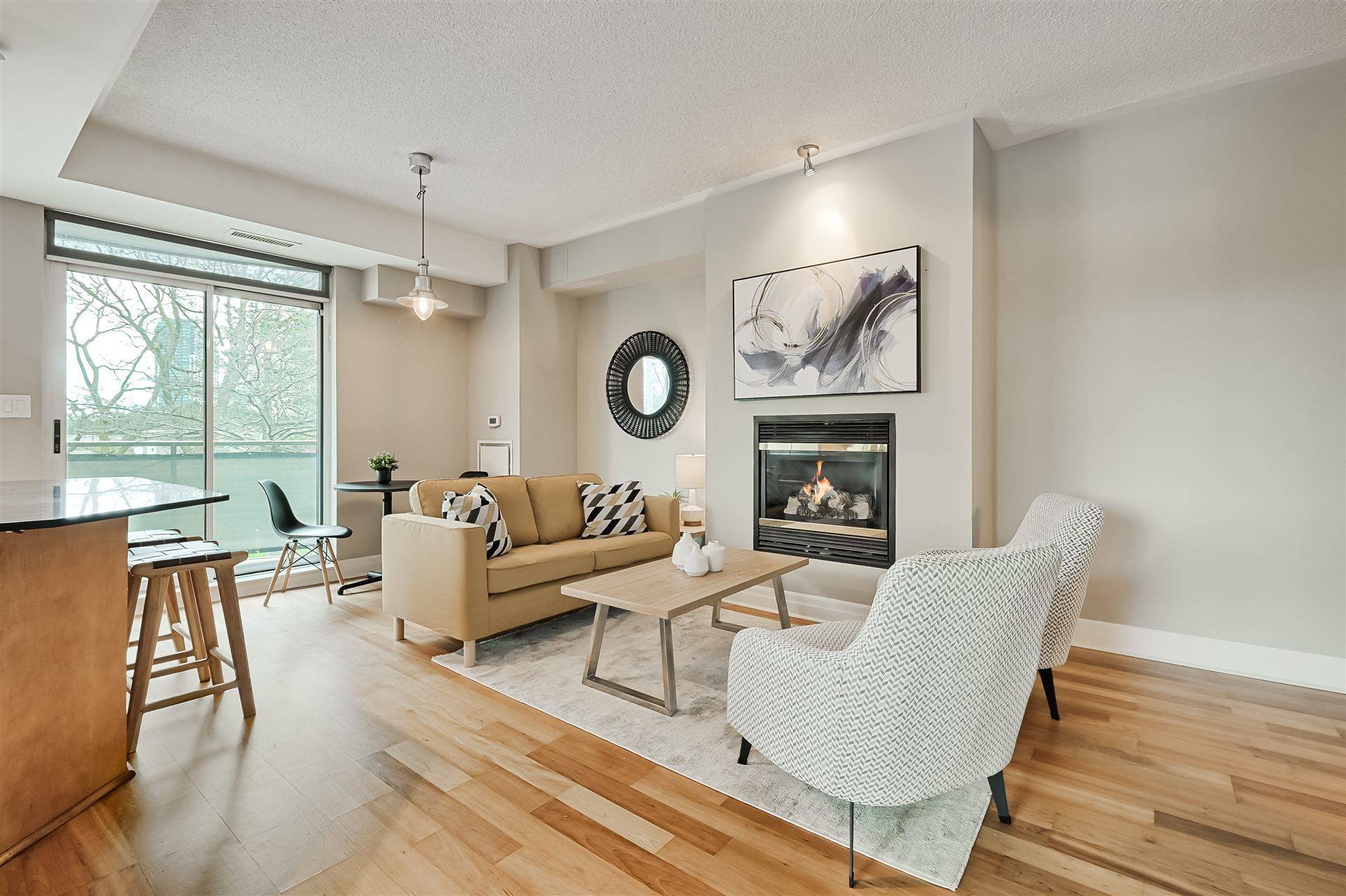 Toronto W06, ON M8V 4C1,80 Palace Pier CT #201