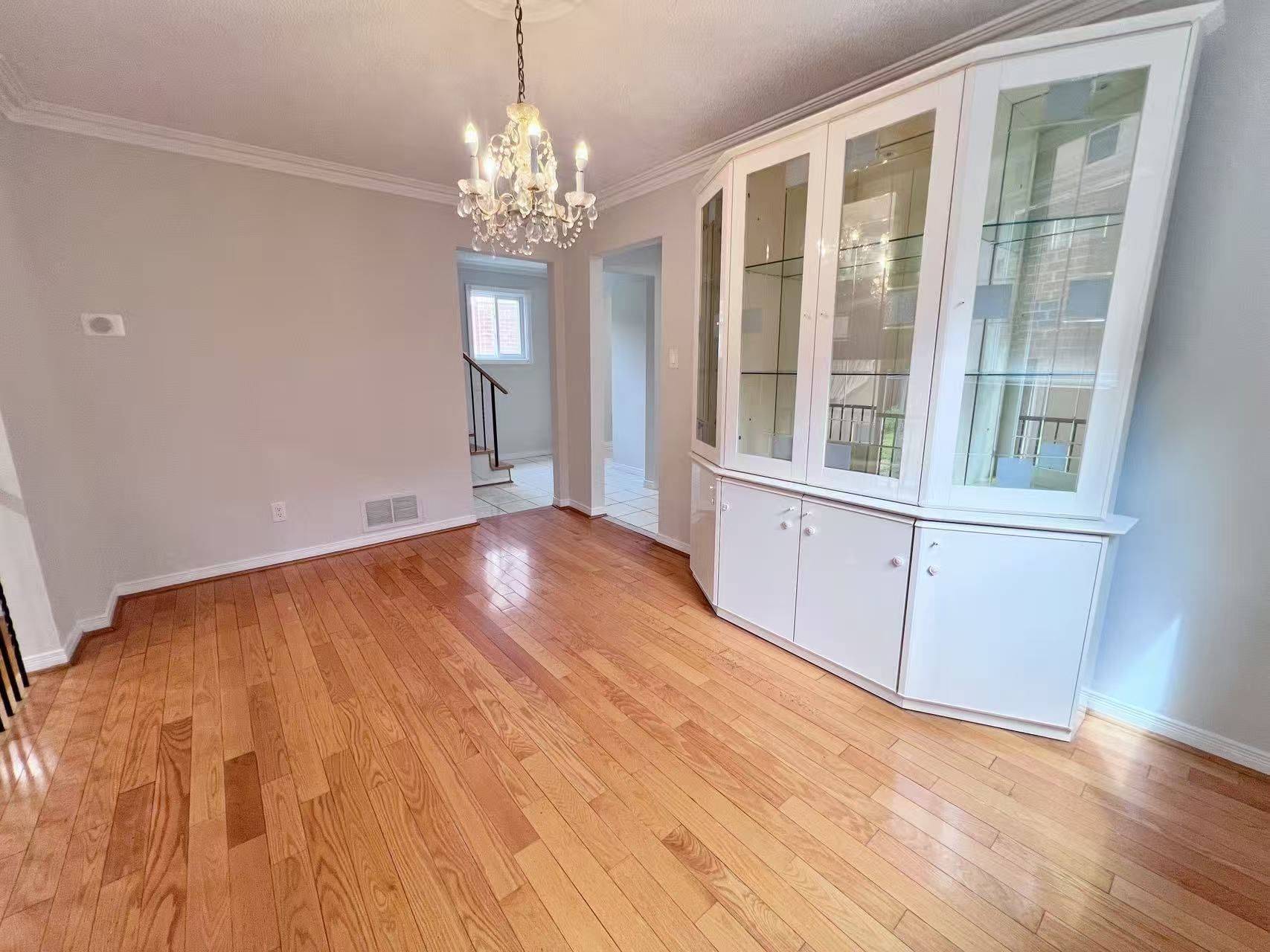 Mississauga, ON L5B 2V9,4073 Pavillion CT